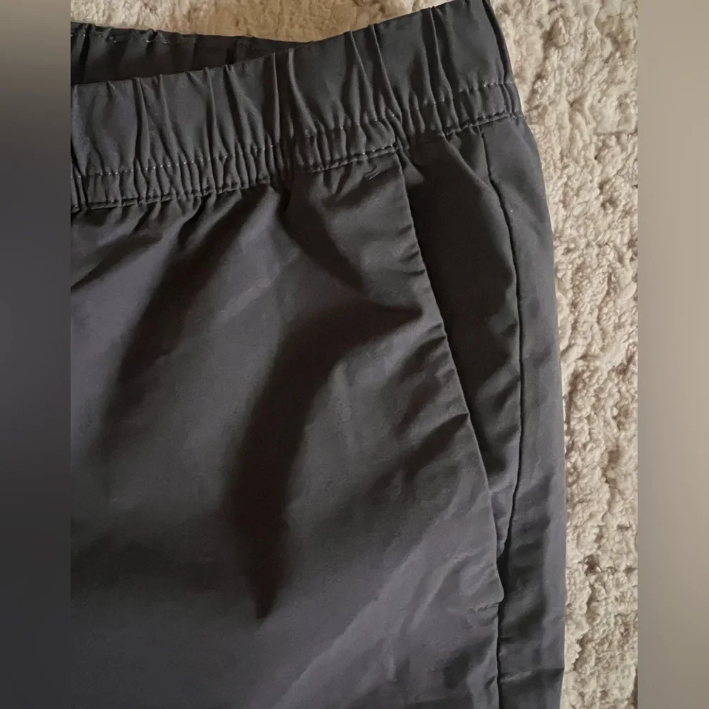 Banana Republic Charcoal Joggers - Picture 2 of 5